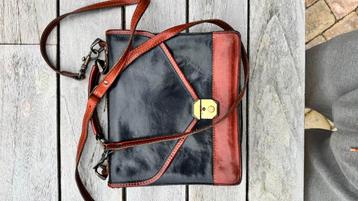 7 stuks Lederen dames tassen beschikbaar voor biedingen