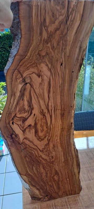 Olijfhouten plank met 2k lak olijfhout olijfbomen olijfboom beschikbaar voor biedingen