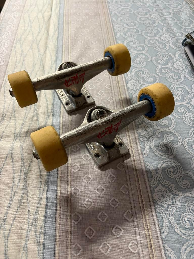 Te koop: Independent x Slayer trucks + Spitfire wielen, Ophalen, Gebruikt