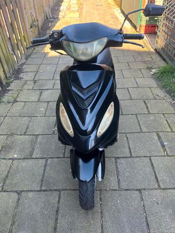 Peugeot scooter voor onderdelen of te crossen(geen kenteken)