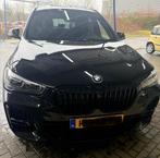 BMW X1 Sdrive18i 136pk Aut 2022 Zwart, Auto's, BMW, 136 pk, Zwart, Leder en Stof, Zwart
