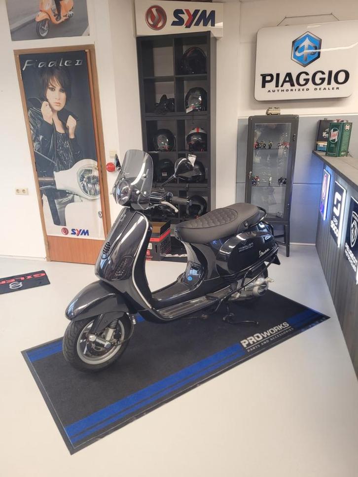 Vespa lx  125 cc     A1.  Motor kenteken !, Fietsen en Brommers, Scooters | Vespa, Zo goed als nieuw, Vespa LX, Benzine, Ophalen