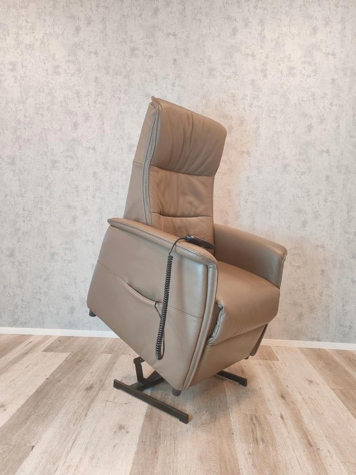 De Toekomst leren sta op stoel relax fauteuil op accu, Huis en Inrichting, Fauteuils, Zo goed als nieuw, Leer, 50 tot 75 cm, Minder dan 75 cm