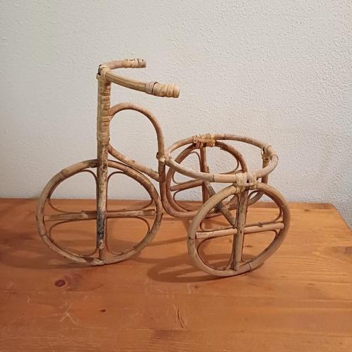 Rotan fiets voor bloempot, Tuin en Terras, Bloempotten, Gebruikt, Overige materialen, Binnen, Balkon, Tuin, Minder dan 40 cm, Minder dan 25 cm