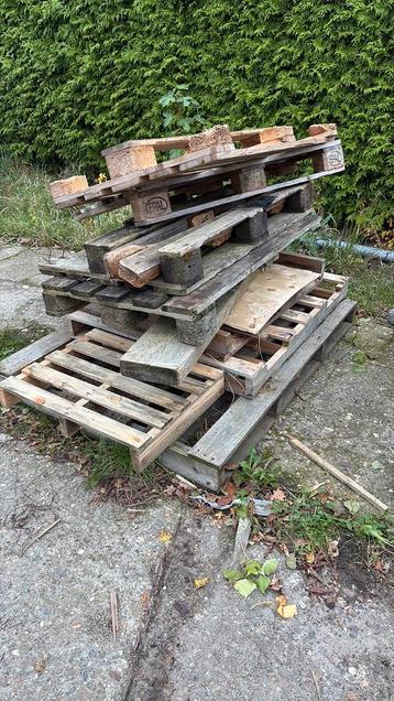 Gratis Pallets Brandhout beschikbaar voor biedingen