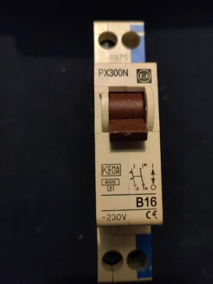 F&G Felten & Guilleaume Installatieautomaat B16 PX300N 230V, Hobby en Vrije tijd, Elektronica-componenten, Zo goed als nieuw, Ophalen of Verzenden