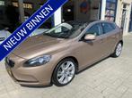 Volvo V40 1.6 T3 Momentum NL AUTO/PANO/NAVI/CAMERA/CLIMA, Auto's, Volvo, Voorwielaandrijving, Gebruikt, 4 cilinders, Origineel Nederlands