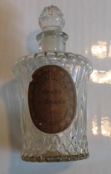 antiek kristallen parfumflesje " Guerlain Apres l'Ondée " beschikbaar voor biedingen
