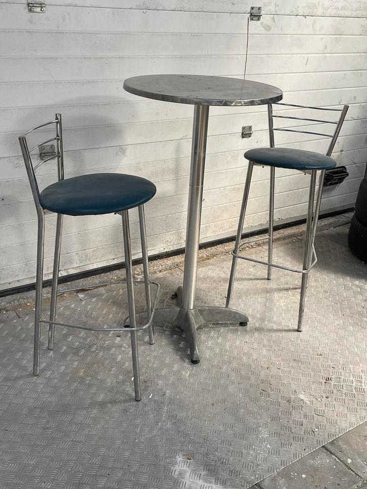 Statafel met 2 barkrukken - Set, Huis en Inrichting, Barkrukken, Gebruikt, 90 cm of meer, Metaal, 2 krukken, Met voetsteun, Ophalen