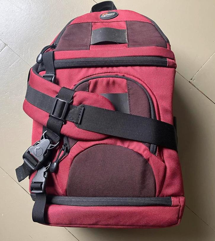 Lowepro SlingShot 200 AW ROOD (of zwart), Audio, Tv en Foto, Fotografie | Fototassen, Zo goed als nieuw, Rugtas, Lowepro, Ophalen of Verzenden