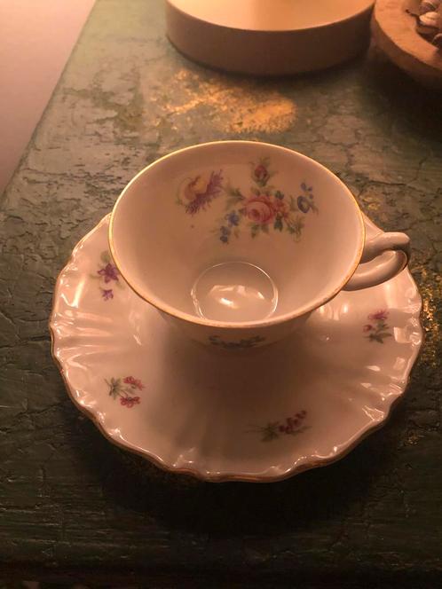 Antiek Tania Barok Theekopje met Schotel - Bloemenmotief, Antiek en Kunst, Antiek | Porselein, Ophalen of Verzenden