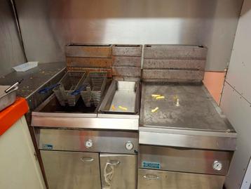 2 grote frituren met afzuigwand rvs  beschikbaar voor biedingen