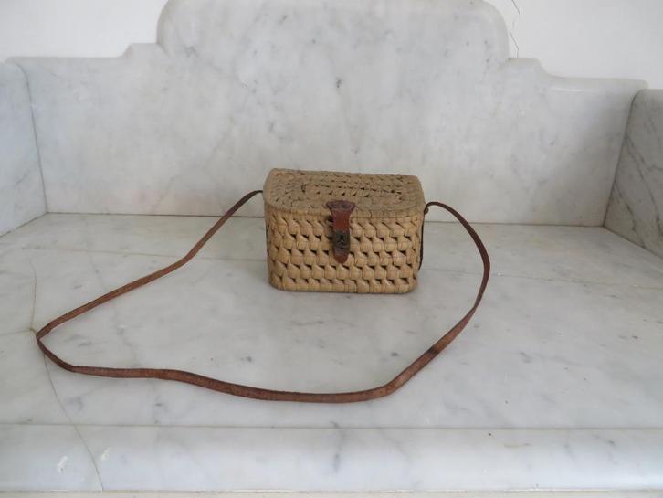Oud rietgevlochten mandje, Antiek en Kunst, Curiosa en Brocante, Ophalen of Verzenden