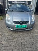 Toyota Yaris 1.3 VVT-i – Grijs (2006), Voorwielaandrijving, 4 cilinders, 995 kg, 547 kg