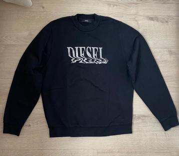 In zeer nette staat: zwarte DIESEL sweater met opdruk mt. M beschikbaar voor biedingen