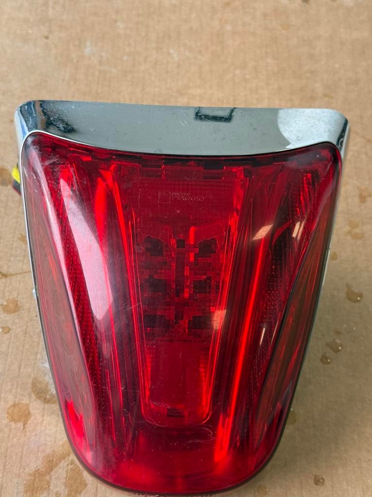 Vespa sprint / primavera achterlicht met crome rand rood., Ophalen of Verzenden