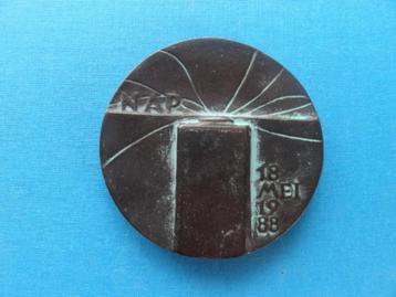 NAP penning Eric Claus 1988, diameter 82 mm; gewicht 192 gr beschikbaar voor biedingen