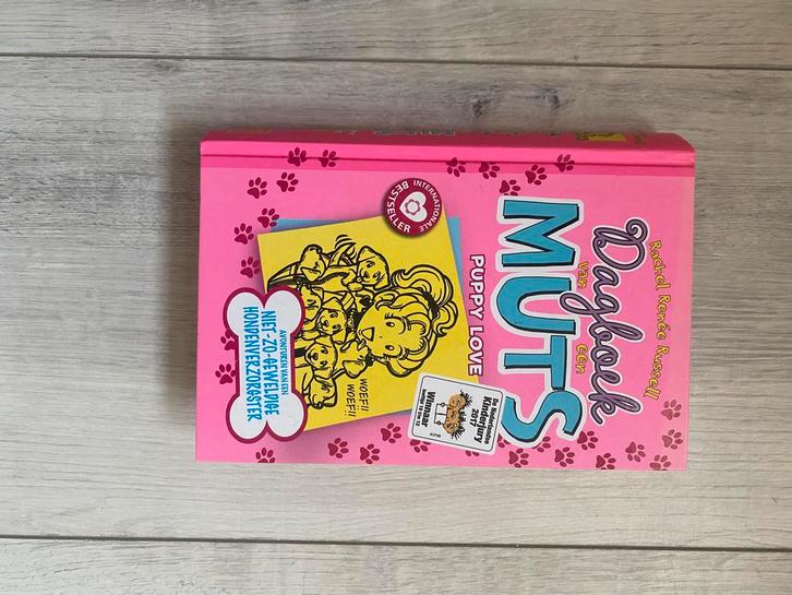 Rachel Renée Russell - Puppy love, Boeken, Kinderboeken | Jeugd | 10 tot 12 jaar, Zo goed als nieuw, Ophalen of Verzenden