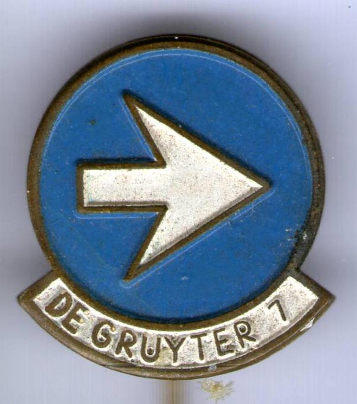 De Gruyter verkeersbord Nr 8 koper speldje ( X_008 ), Verzamelen, Speldjes, Pins en Buttons, Zo goed als nieuw, Speldje of Pin