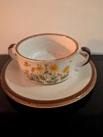 Soepkom met schotel wilde bloemen, vintage, Ophalen of Verzenden, Zo goed als nieuw, Kom(men), Overige stijlen