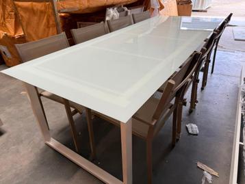 nu of nooit; gratis tafel bij 8 stoelen 299 euro SALE beschikbaar voor biedingen