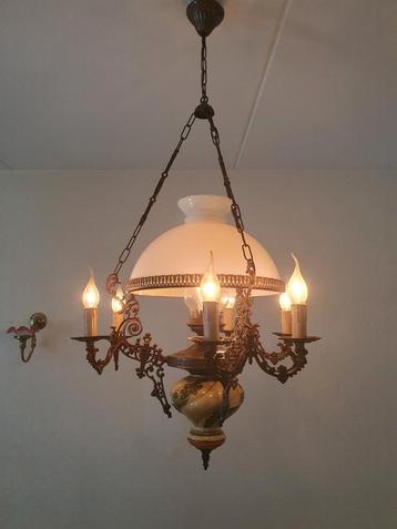 Antieke Lamp in Goede Staat beschikbaar voor biedingen