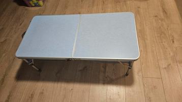 Campingtafel opvouwbaar en lichtgewicht beschikbaar voor biedingen