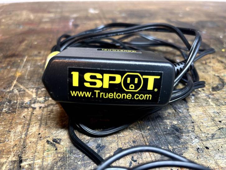 Truetone 1 Spot 9V/DC + verdeelkabel 8 stompboxen, Muziek en Instrumenten, Effecten, Zo goed als nieuw, Overige typen, Ophalen of Verzenden