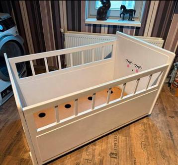 Mooi ledikant compleet met matras en extras beschikbaar voor biedingen