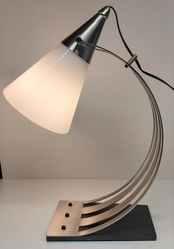 Stijlvolle Italiaanse tafellamp. beschikbaar voor biedingen