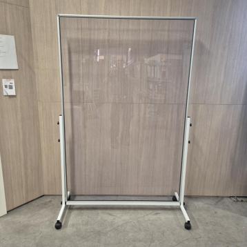 Verrijdbare scheidingswanden aluminium frame met PLEXIGLAS beschikbaar voor biedingen
