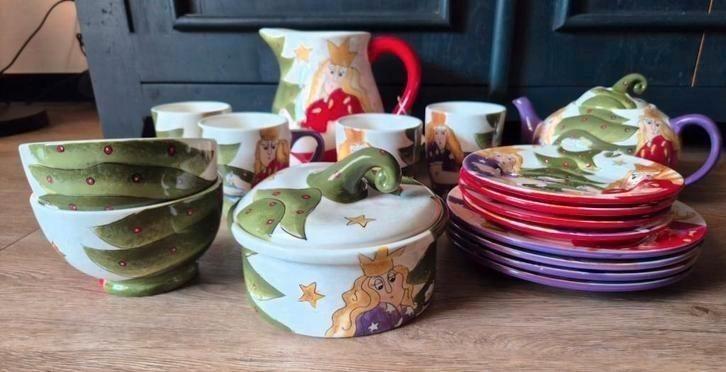Kerstservies uniek Jet ter steege 17 delig, Huis en Inrichting, Keuken | Servies, Zo goed als nieuw, Overige stijlen, Aardewerk