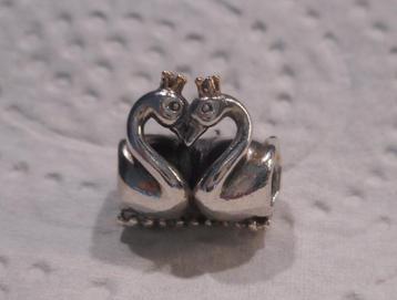 Pandora Zwanen Embrace Charm  Zilver & 14k Goud nr.179 beschikbaar voor biedingen