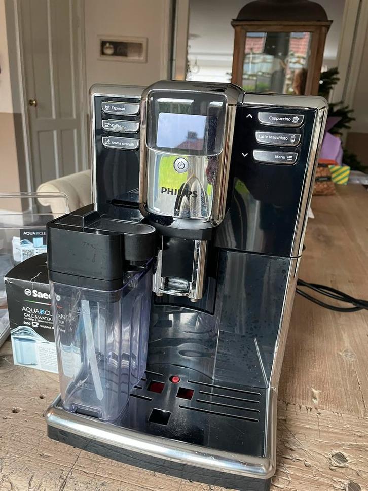 Philips EP5360 Volautomatische Espressomachine, Witgoed en Apparatuur, Koffiezetapparaten, Gebruikt, Espresso apparaat, Ophalen