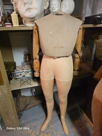 01 Vintage of antieke paspop beschikbaar voor biedingen