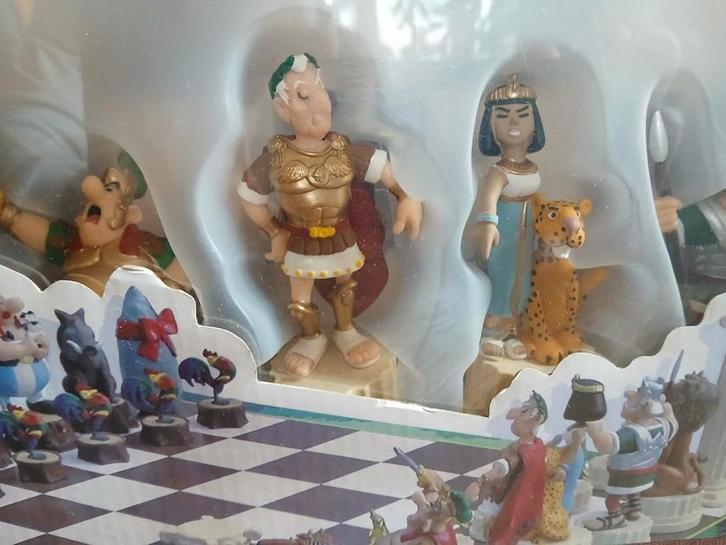 Asterix Obelix schaakspel uit 2009! Verzamelaar!, Verzamelen, Stripfiguren, Gebruikt, Beeldje of Figuurtje, Asterix en Obelix