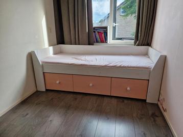 Mooi houten 1-persoonsbed 180x80cm beschikbaar voor biedingen