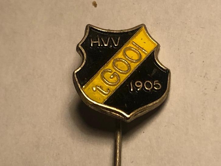 Metalen HVV 't GOOI 1905 VOETBALCLUB Speld (Geel/Zwart)., Verzamelen, Speldjes, Pins en Buttons, Zo goed als nieuw, Speldje of Pin