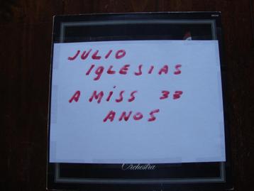 LP Julio Iglesias / A miss 33 anos (1978) verv.hoes beschikbaar voor biedingen