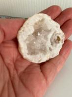 Bergkristal geode, Verzamelen, Mineralen en Fossielen, Verzenden, Mineraal