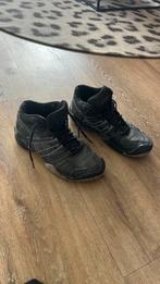 Zwarte asics zaalschoenen, Sport en Fitness, Korfbal, Ophalen of Verzenden, Gebruikt, Schoenen