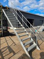 Stalen trap grijs hoog 3.0mtr nob122
