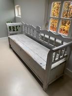 Oude houten klepbank met opbergvak, Ophalen