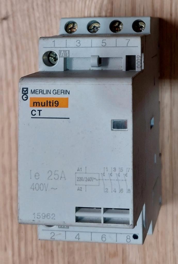 Merlin Gerin 15962 magneetschakelaar relais Multi 9 CT, Hobby en Vrije tijd, Elektronica-componenten, Gebruikt, Ophalen of Verzenden