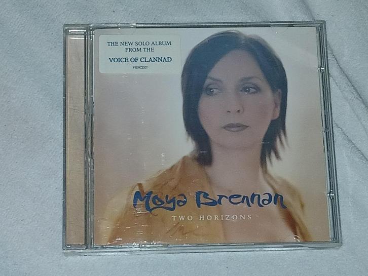 cd MOYA BRENNAN ( Voice of Clannad) - Two Horizons + Clannad, Cd's en Dvd's, Cd's | Pop, Gebruikt, 1980 tot 2000, Boxset, Ophalen of Verzenden