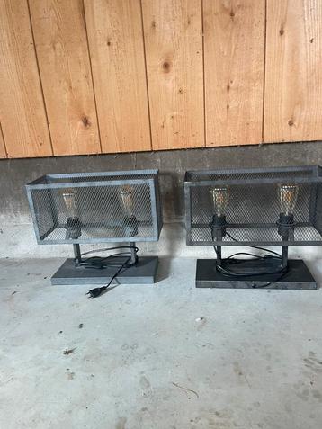 2 elektrische tuin lampen beschikbaar voor biedingen