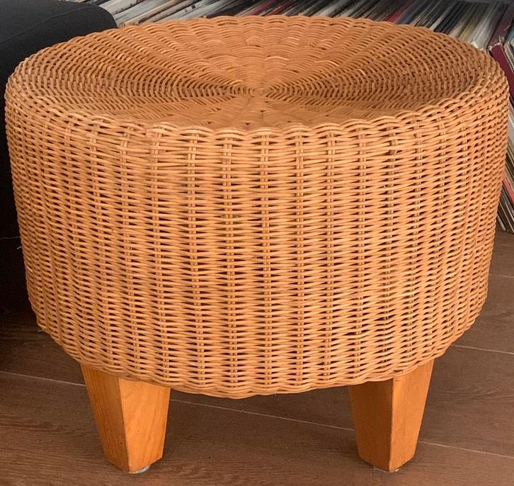 IKEA vintage krukje voetenbankje poef Rotan, Huis en Inrichting, Banken | Voetenbanken en Poefen, Zo goed als nieuw, Minder dan 50 cm