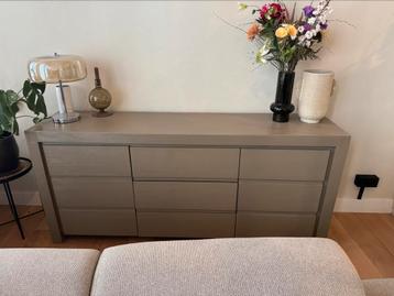 Massief houten dressoir beige