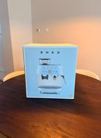 SMEG Espressomachine met bonenmaler – nieuw in doos (créme), Ophalen, 2 tot 4 kopjes, Afneembaar waterreservoir, Koffiemachine