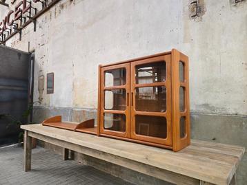 XL Deens Design Hangvitrine & Wandplank Teak Wandmeubel Kast beschikbaar voor biedingen